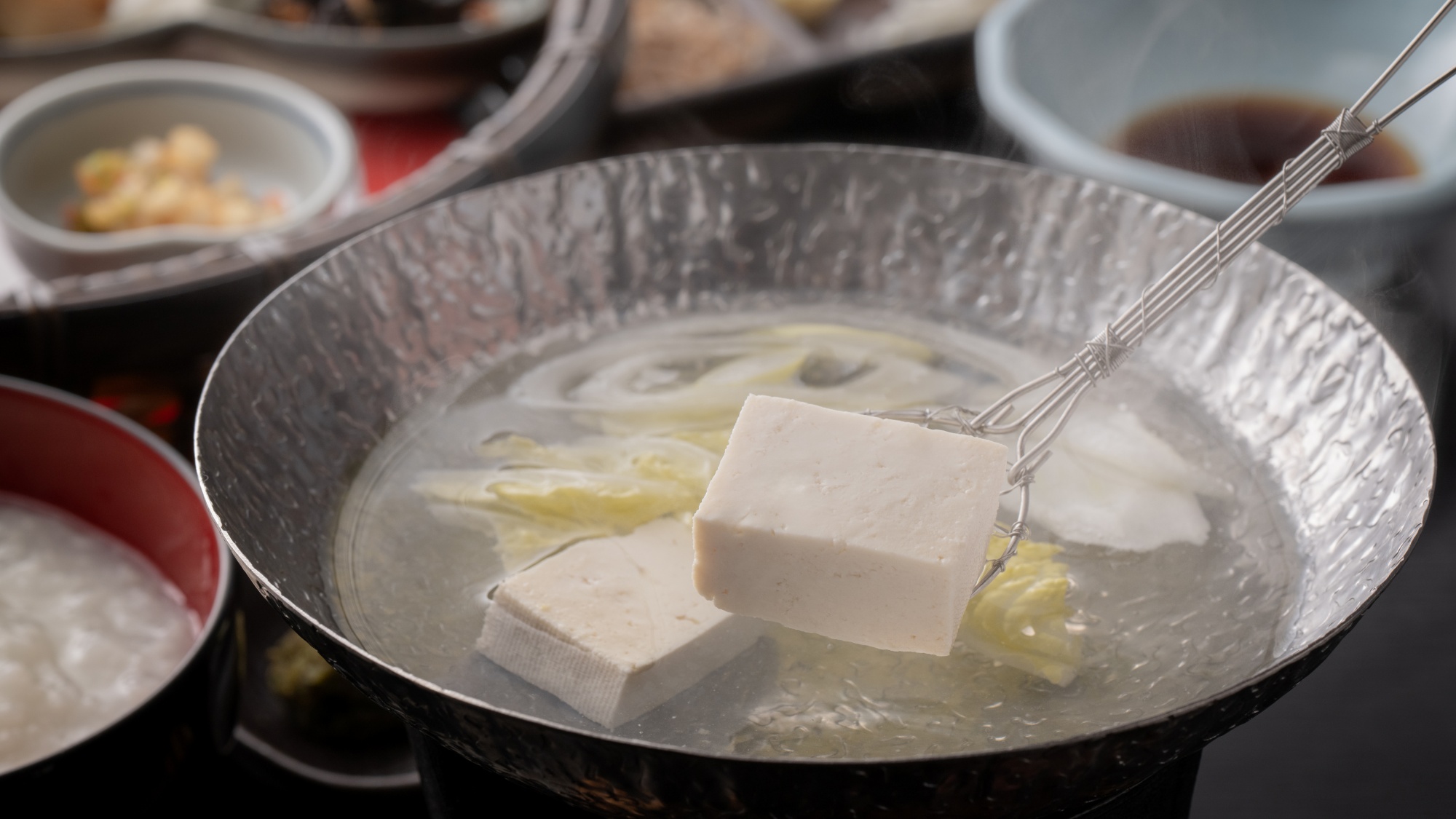 【朝食】「温泉粥」や「温泉湯豆腐」をはじめとした体に優しい和朝食をご用意いたします※画像はイメージ