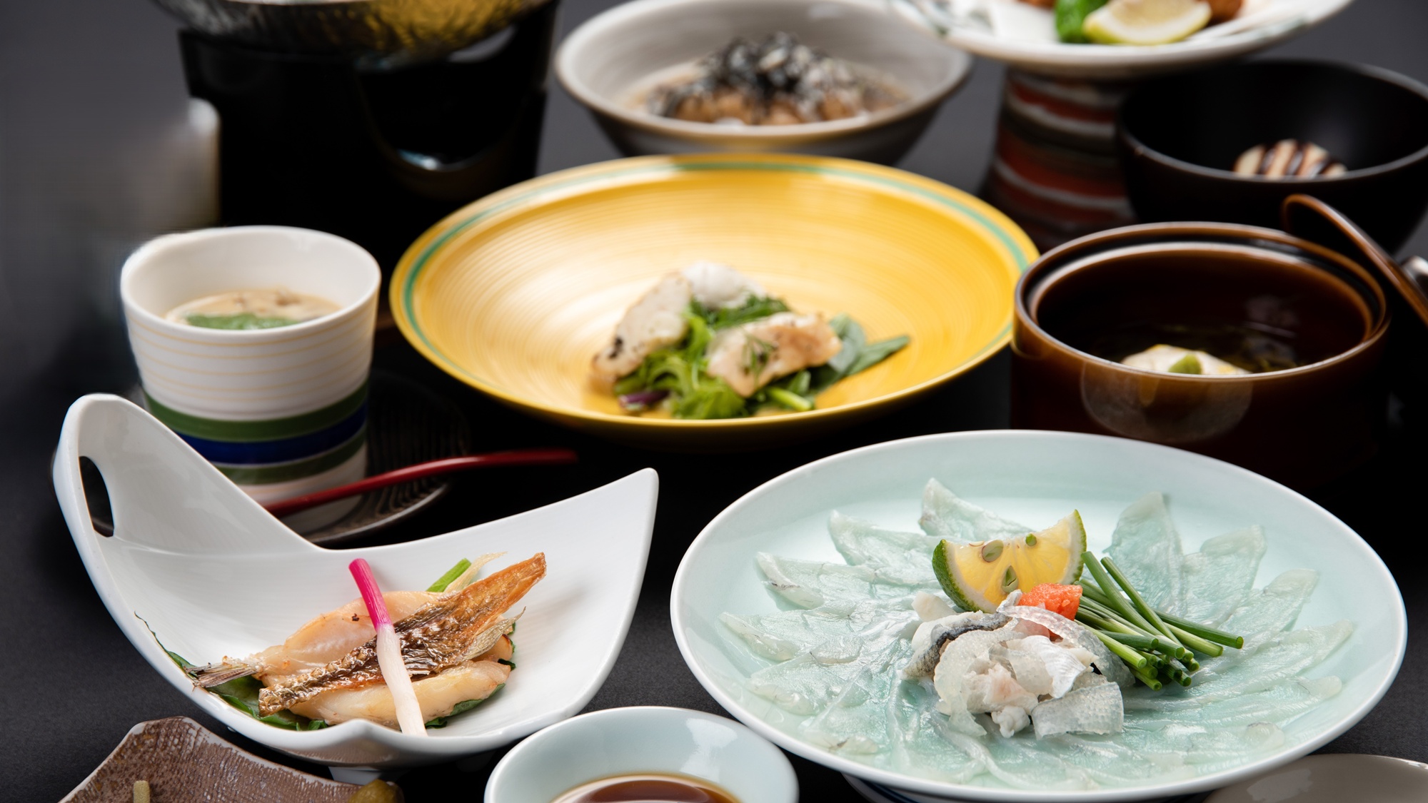 【夕食一例：ふく会席】料理人の技を活かした&ldquo;ふく&rdquo;料理の数々。