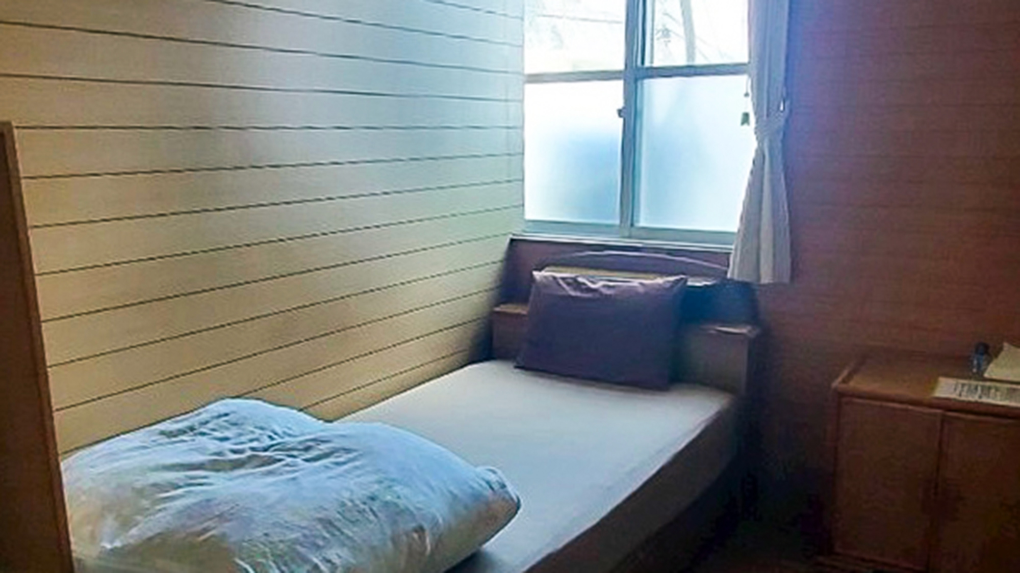 ・【シングル個室】プライベート空間！鍵付き個室。エアコン、扇風機付き。9部屋ご用意