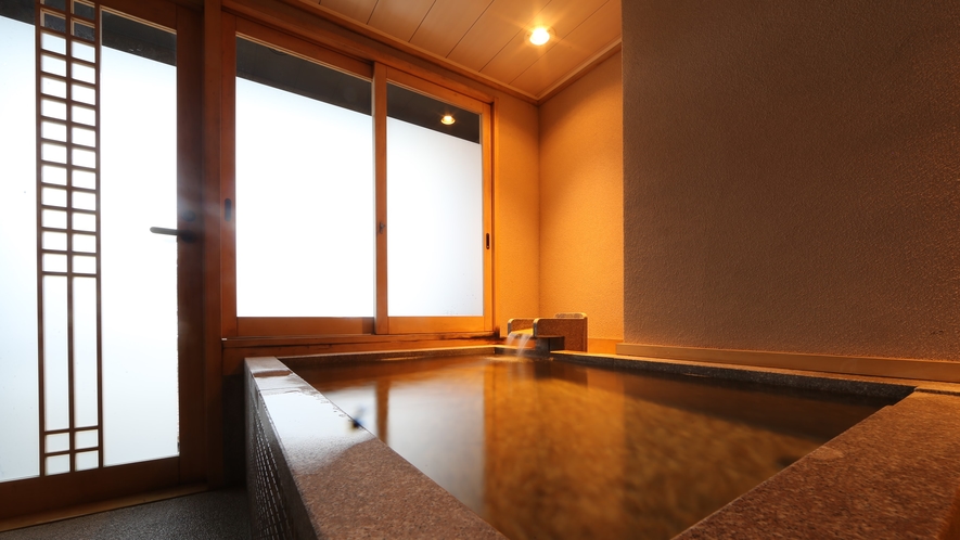 『桜の湯』2～3名様向け　桜石が基調の、モダンシックなスタイルのお風呂です。