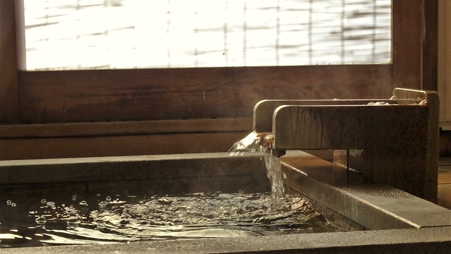 全ての貸切風呂に、かけ流し湯。ごゆっくりと湯あみをお楽しみください