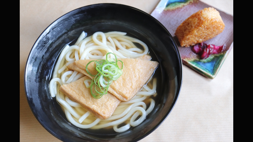 【きつねうどん＋焼きおにぎり】