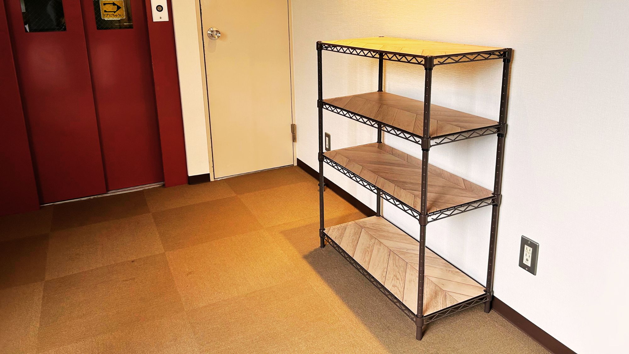 お部屋でお食事の後は、エレベーター前の棚にご返却下さい☆彡