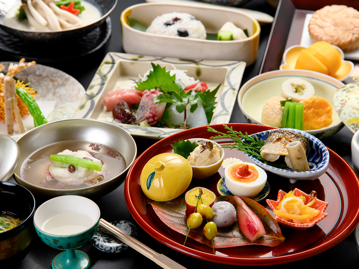 *【夕食】グレードアップ［秋］／器まで美しい季節の特別懐石が、秋の食を華やかに彩ります。