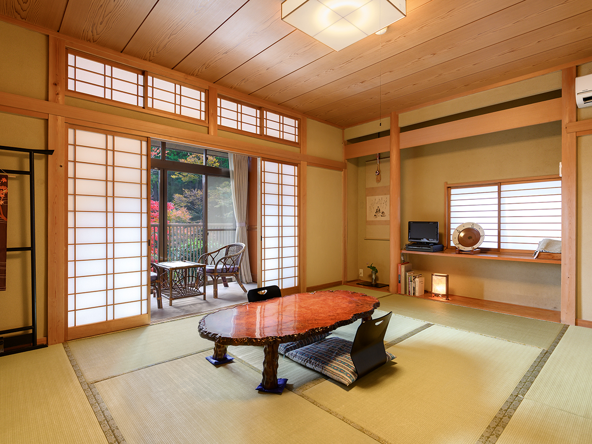 *【和室】四季の彩りとともに過ごす、癒しの和室。障子越しに差し込む柔らかな光が心を解きほぐします。