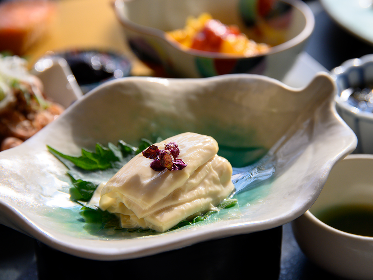 *【朝食】大山名物の豆腐や湯葉もお愉しみいただけます。