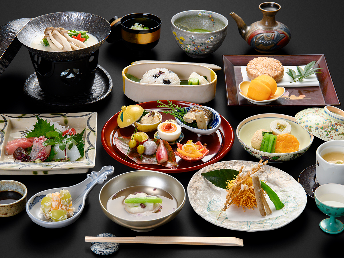 *【夕食】グレードアップ［秋］／秋の恵みをふんだんに盛り込んだ、より贅沢な京風茶懐石。