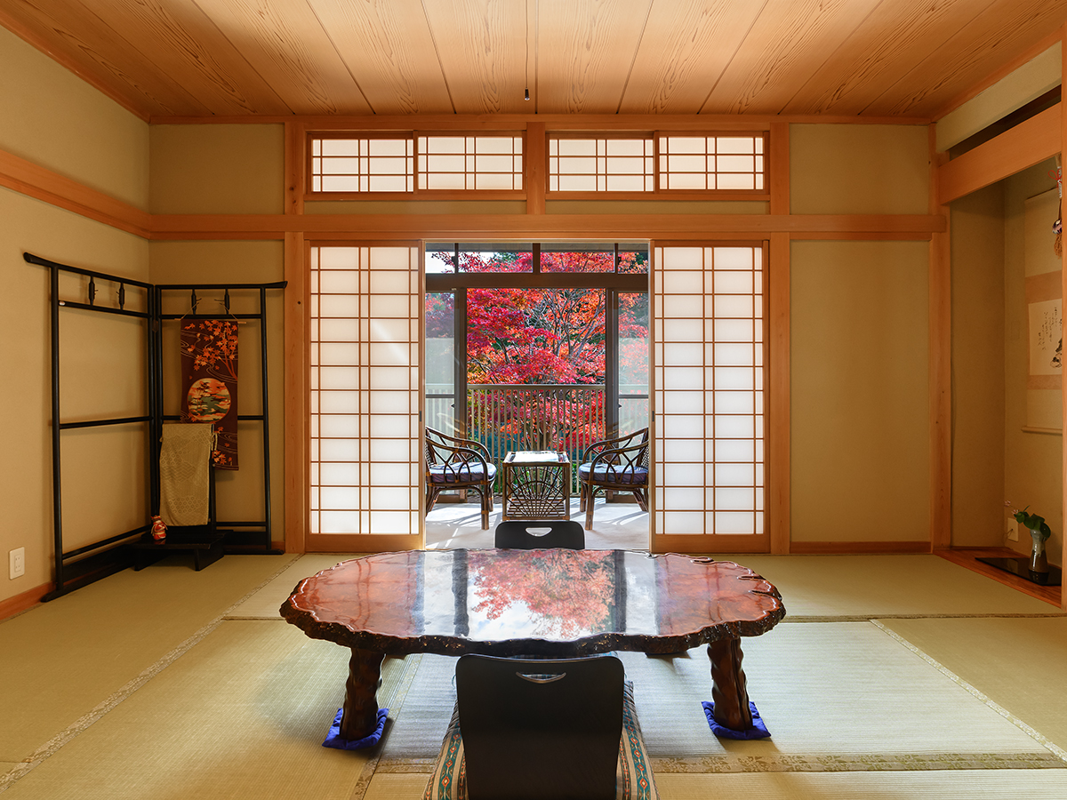 *【和室】四季折々の庭園美を望む、趣ある純和風客室。