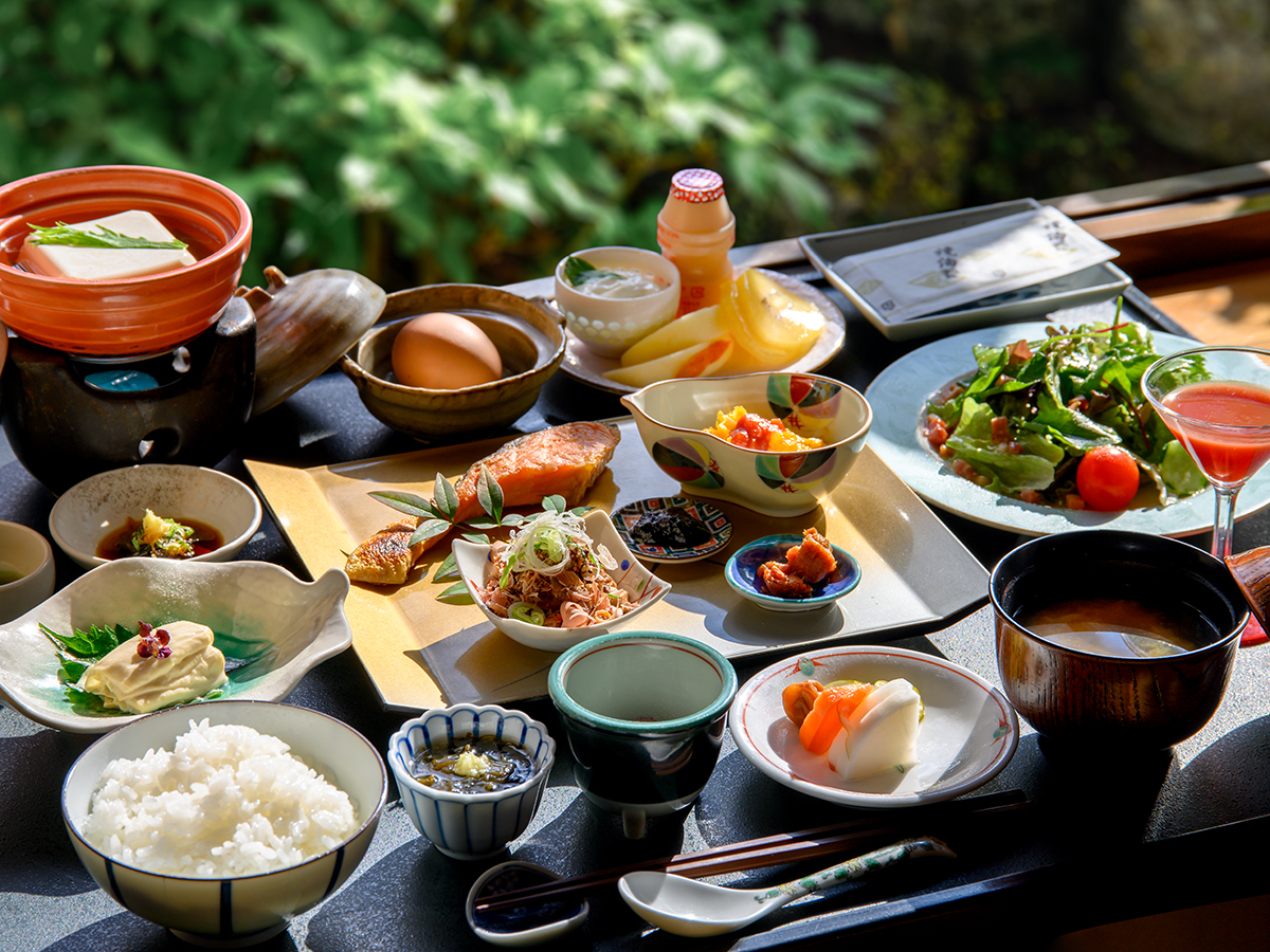 *【朝食】女将が厳選した食材を、一品一品心を込めて調理。滋味深い朝餉をお召し上がりください。