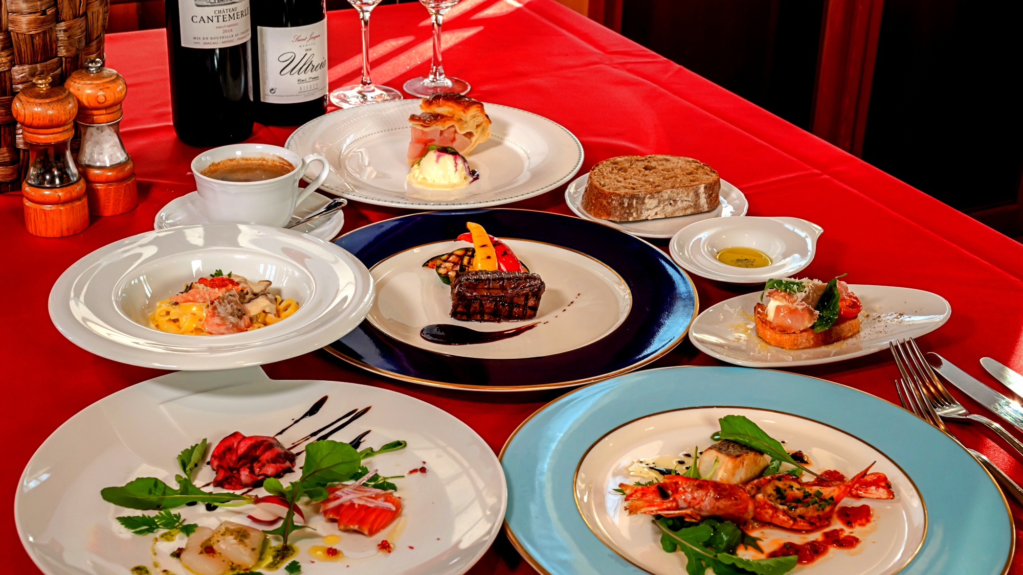 *地元食材を活かした本格イタリアンのフルコース。季節により異なる旬の味覚をお楽しみください