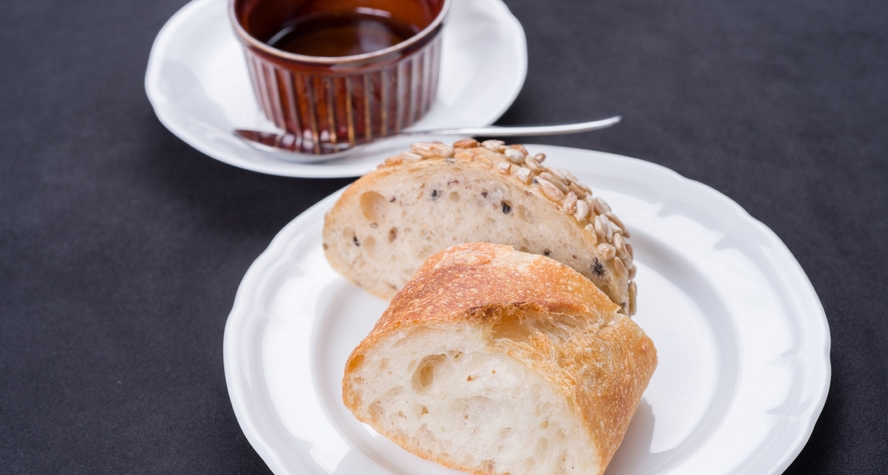 *ご夕食一例（パン）/香ばしい香りが広がる自家製パン。