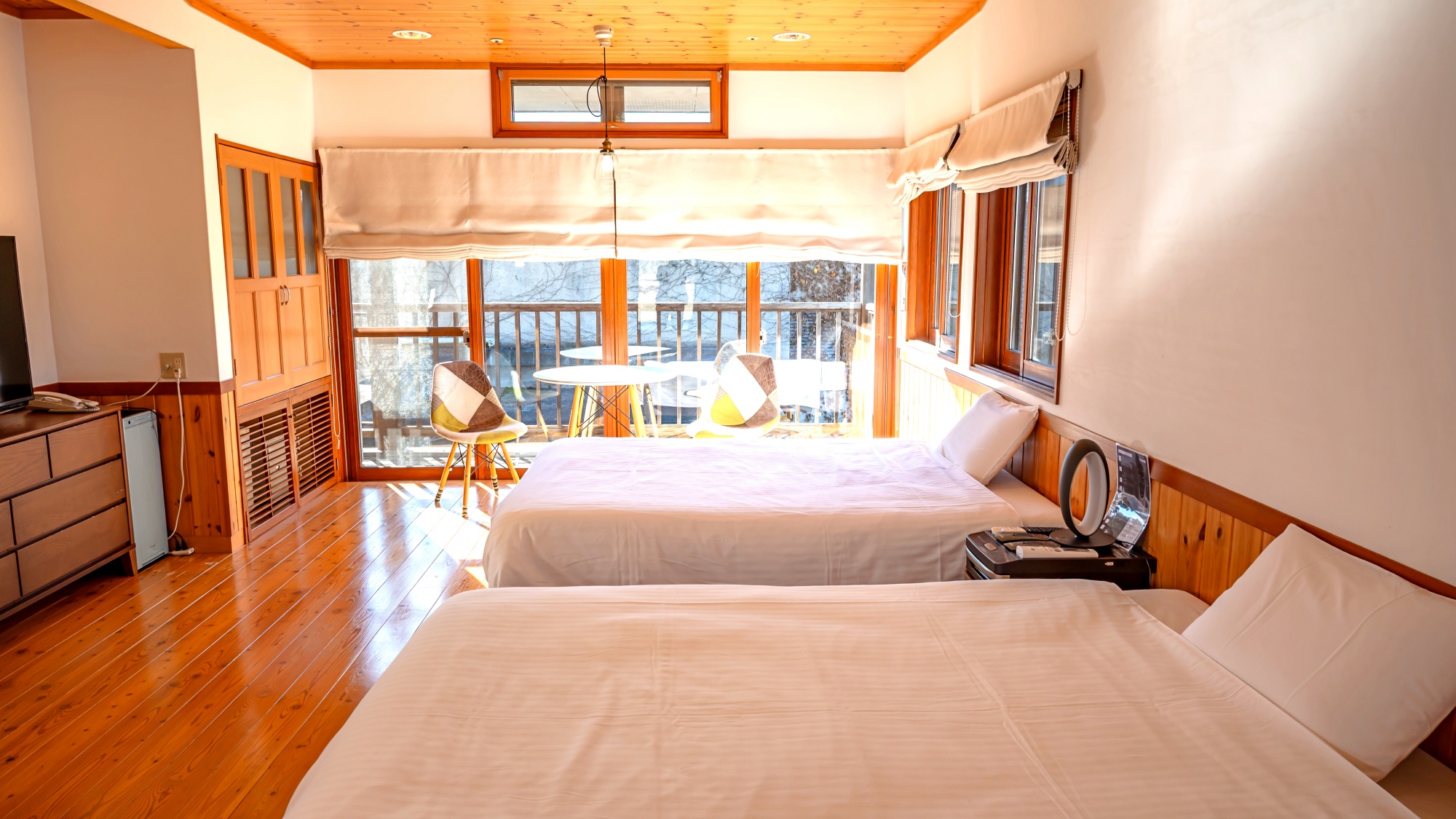 *木のぬくもりに包まれる、ゆったりとした客室