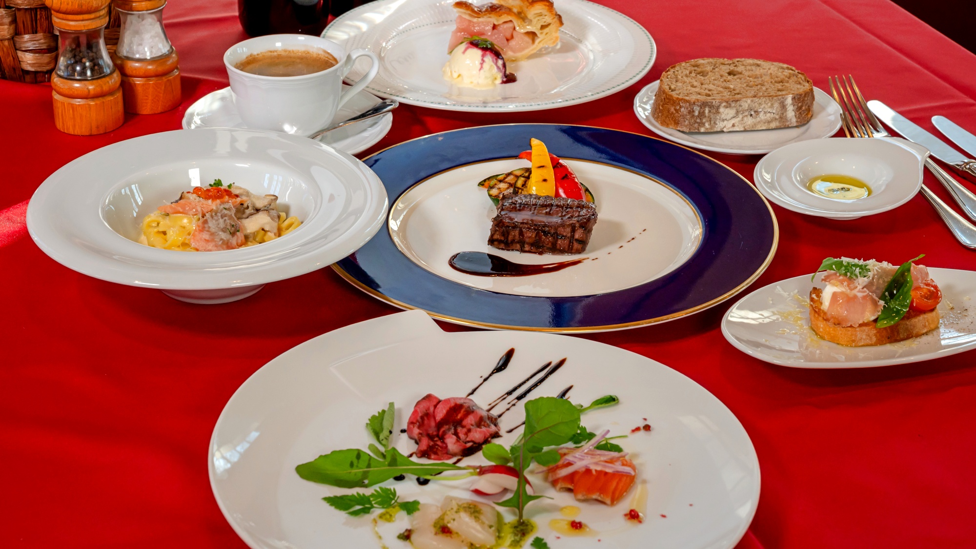 *地元食材を活かした本格イタリアンのコース料理（一例）