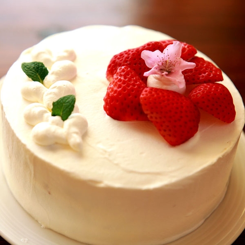 【生クリームホールケーキ】「はぴすま」手作りケーキを記念日にいかがですか。