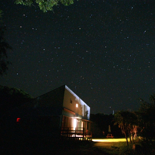 【外観】お天気のいい日は星降る夜を体感できます。