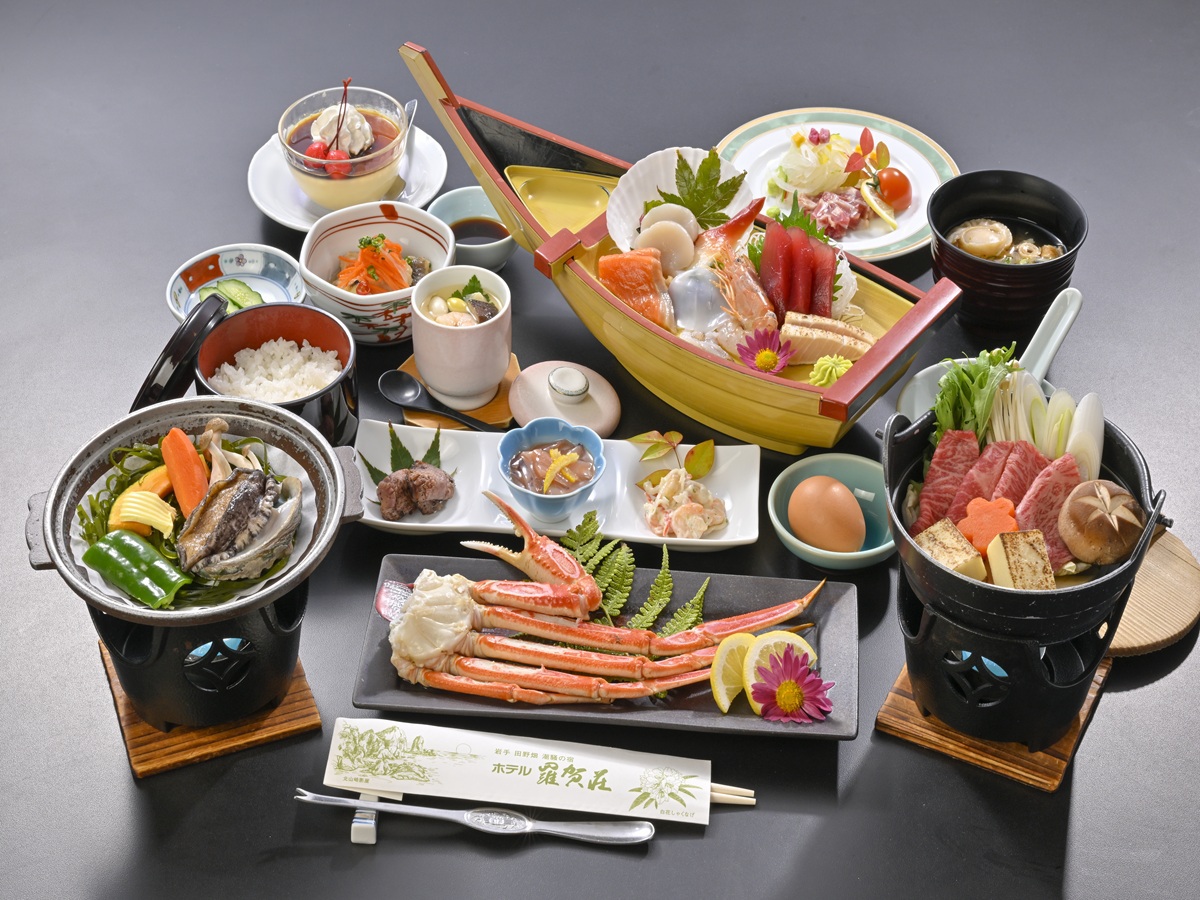 【一泊二食・グルメアッププラン♪♪♪】≪夕食／広間≫ 鮑の踊焼きと船盛付き海鮮膳コース