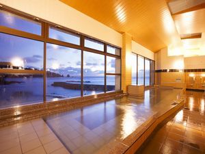 The vast view from the large communal bath is a must-see ♪
