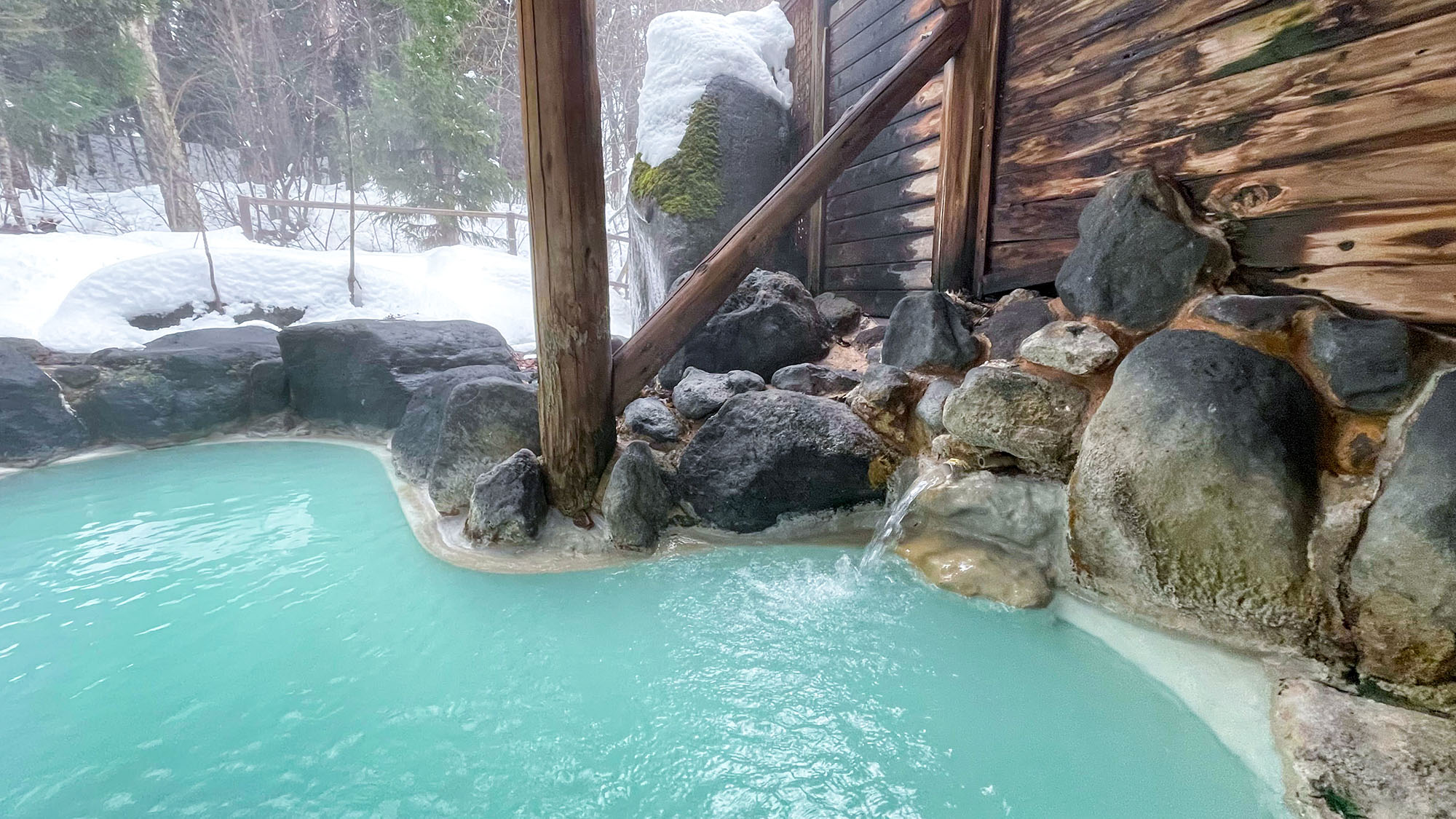 ・【露天風呂】冬は幻想的な雪見風呂になります