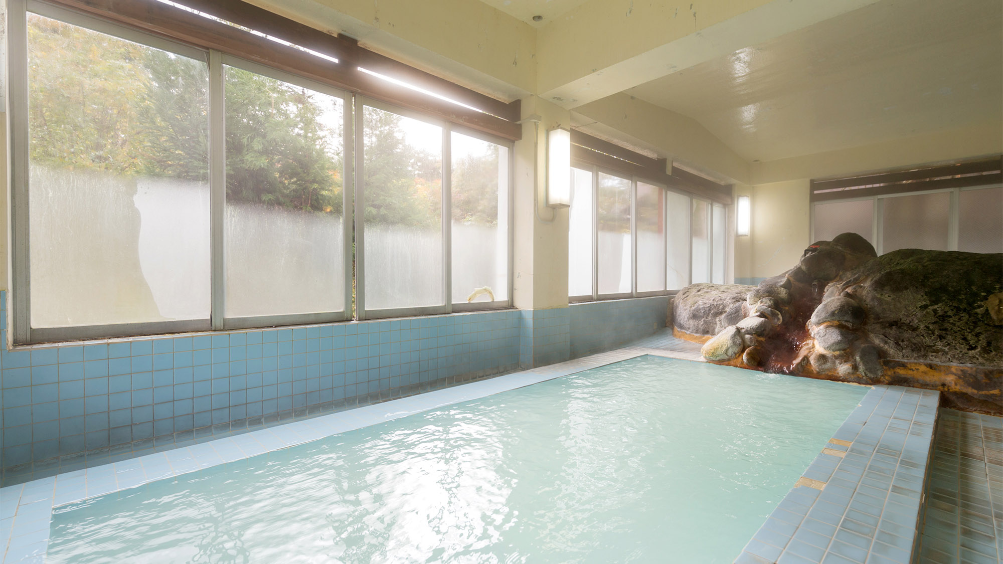 ・【大浴場】湯上りには独特のサッパリ感が特徴の中ノ沢温泉