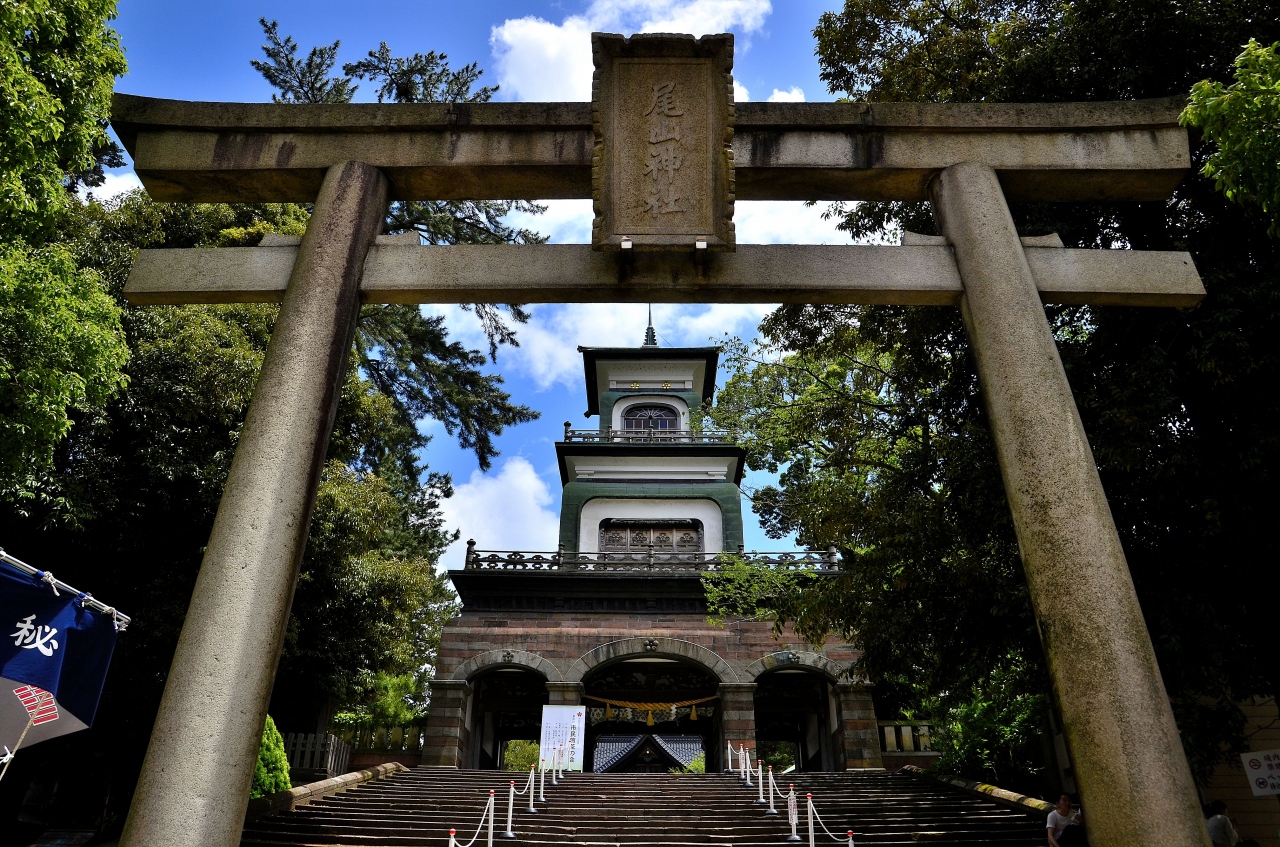 観光：尾山神社