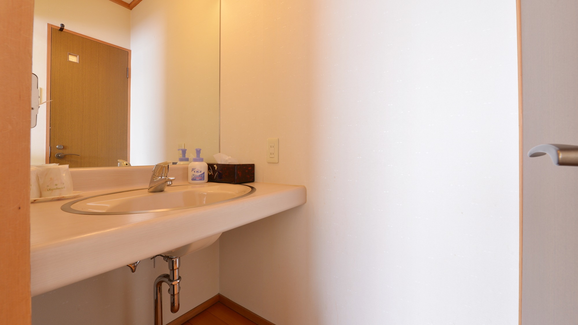 *【和室16畳（客室一例）】清潔を心掛けた洗面スペース。