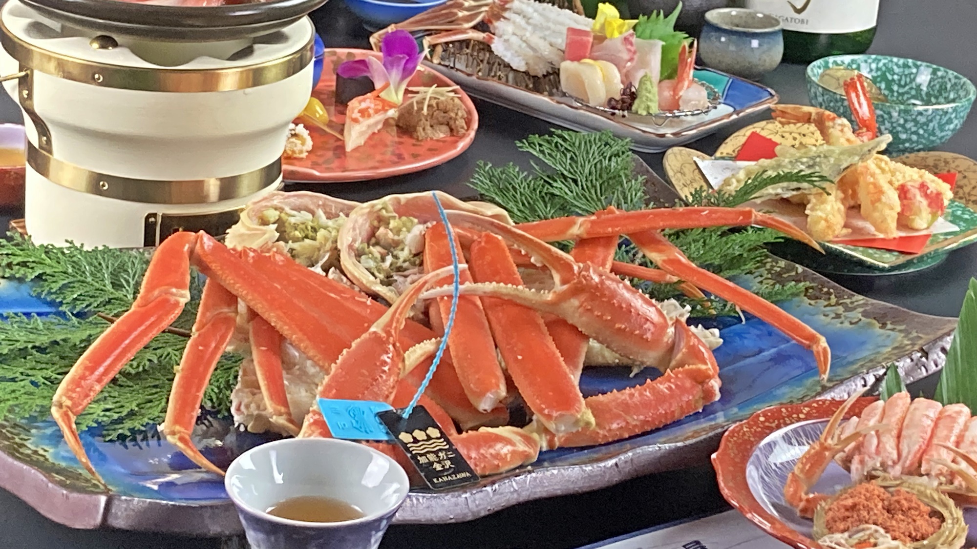 *【夕食（蟹づくし会席）】（冬季限定）活ずわい蟹を使った蟹づくし会席ではタグ付ずわい蟹を堪能