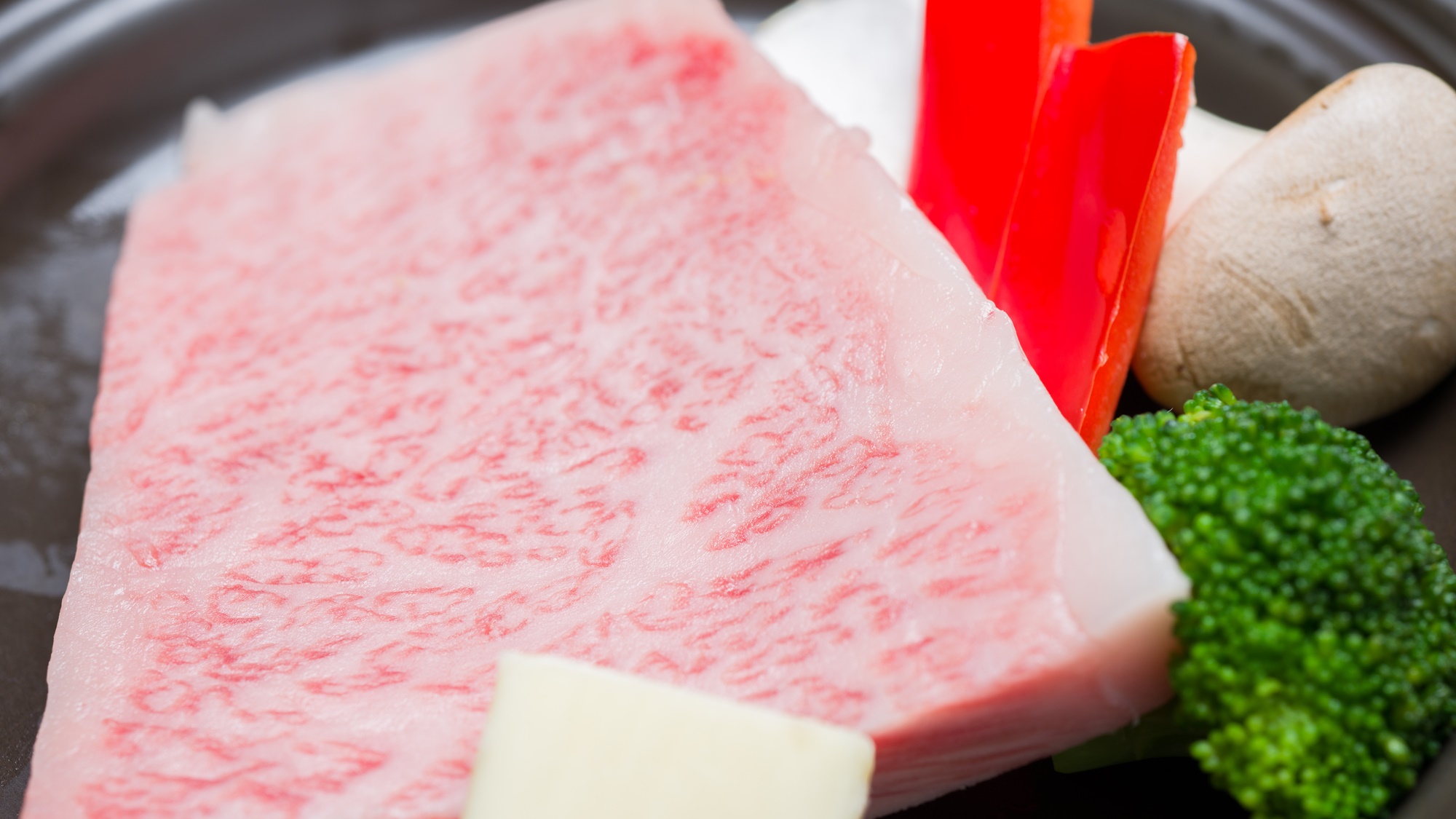 *【夕食（能登牛ステーキ付）】旬の食材を活かした加賀料理に、良質な&ldquo;能登牛&rdquo;を加えた会席料理。