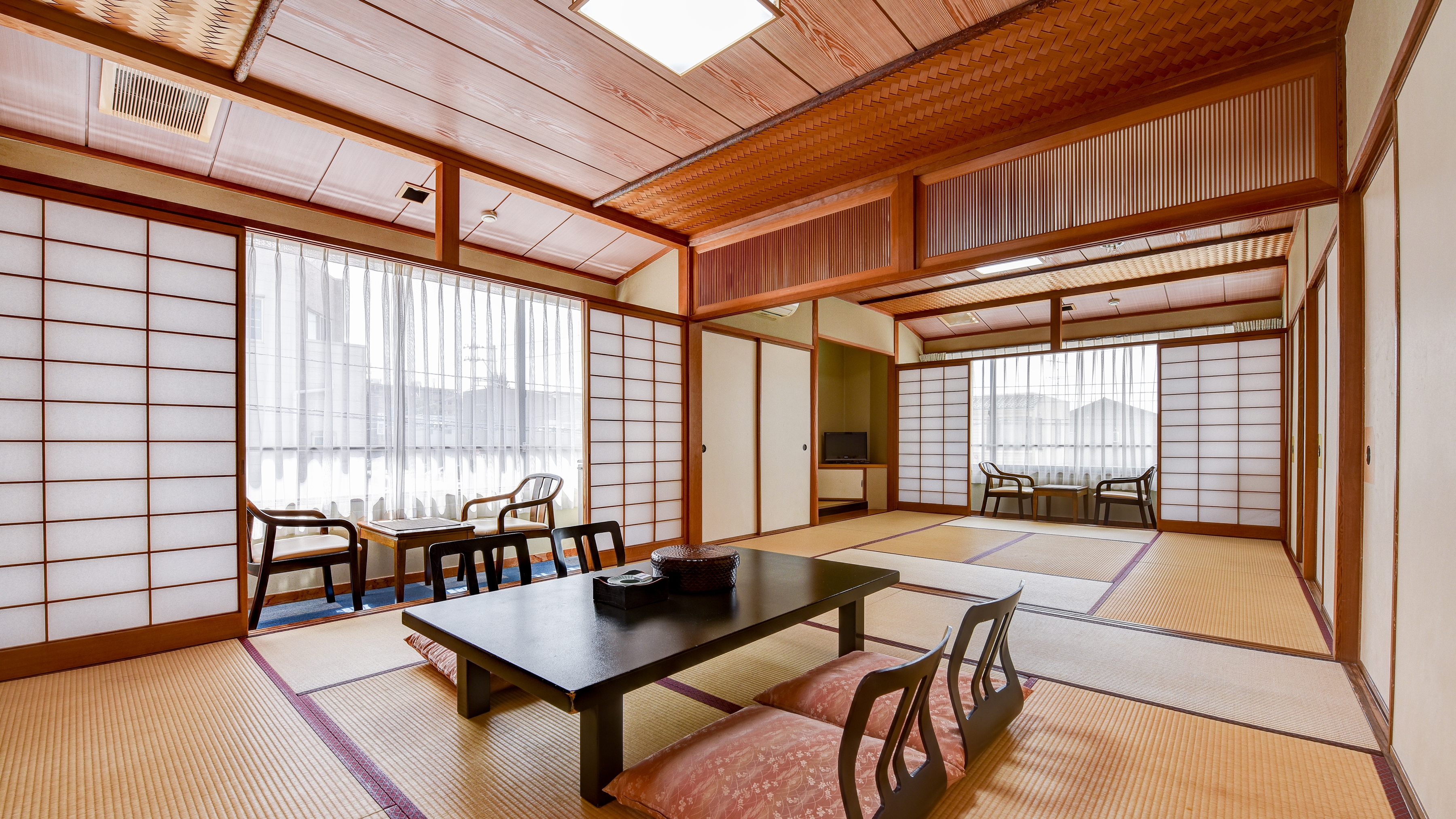 *【和室16畳（客室一例）】広々としたお部屋は、グループや３世代家族でのご宿泊におすすめ