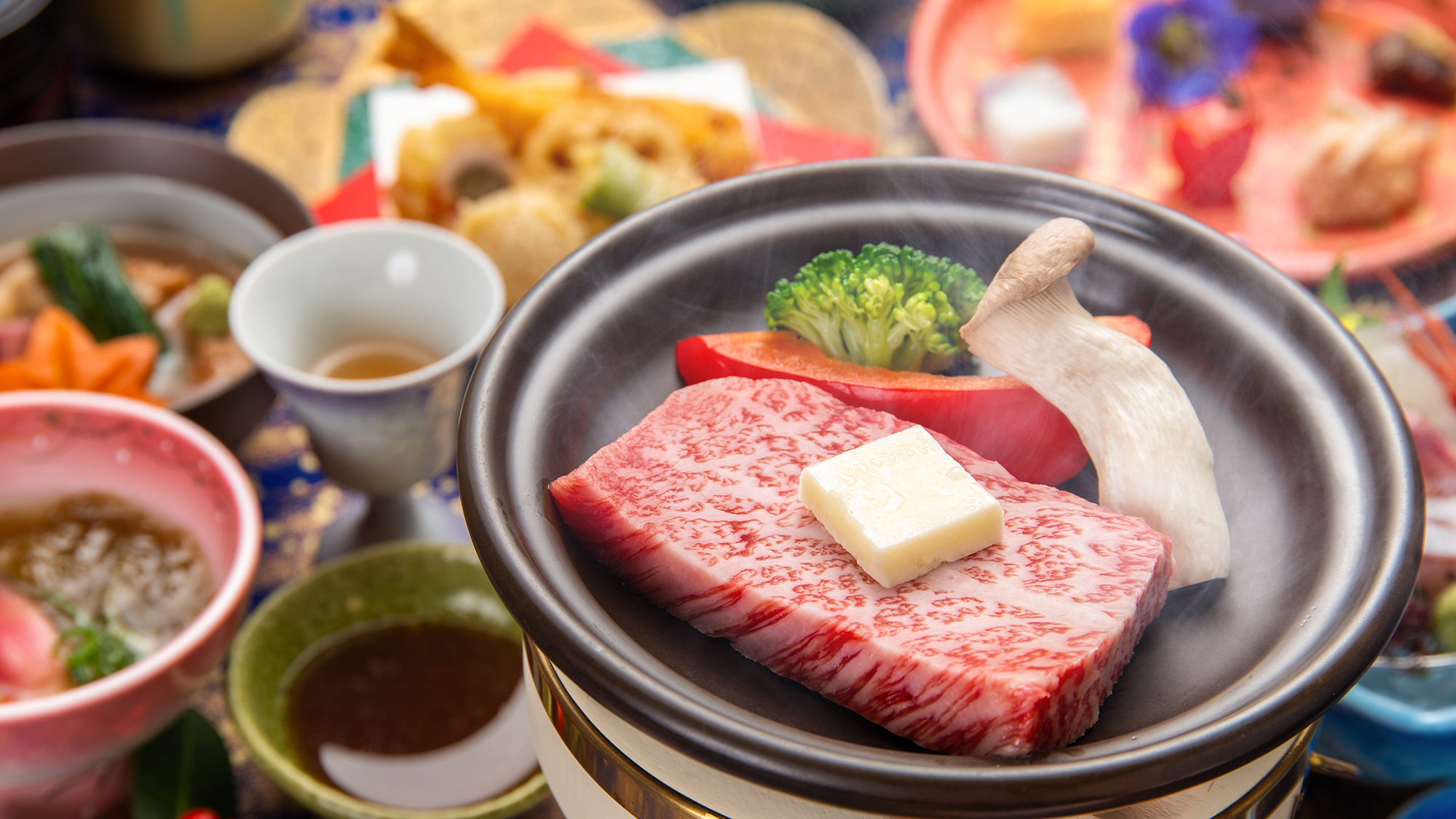 *【夕食（能登牛ステーキ）】表面は香ばしく、噛むたびに肉汁があふれ、口の中に旨みと甘みが広がります