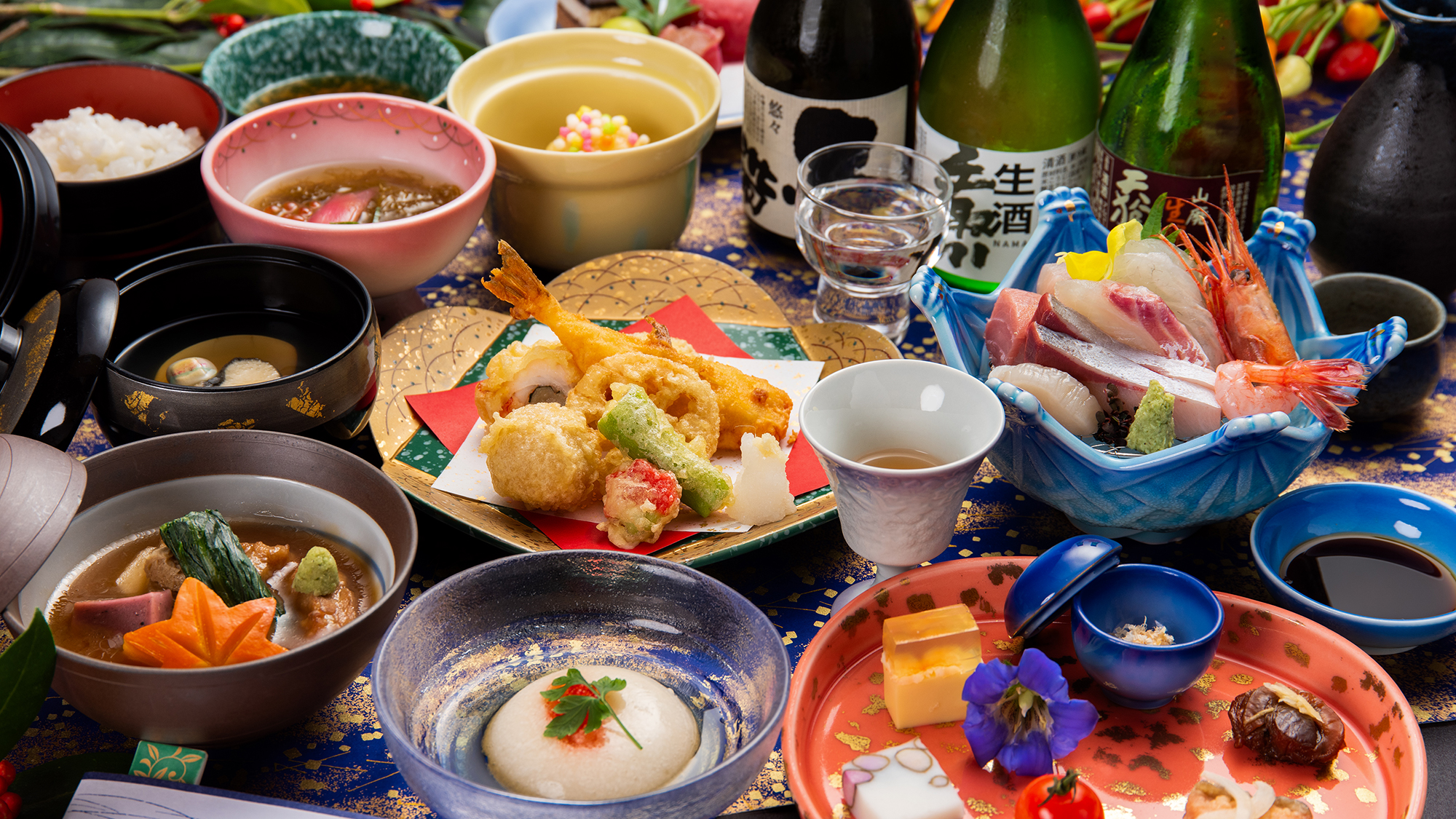 *【夕食（加賀会席）】彩り鮮やかで風味豊かな加賀料理を、心ゆくまでご堪能ください(地酒は別注）