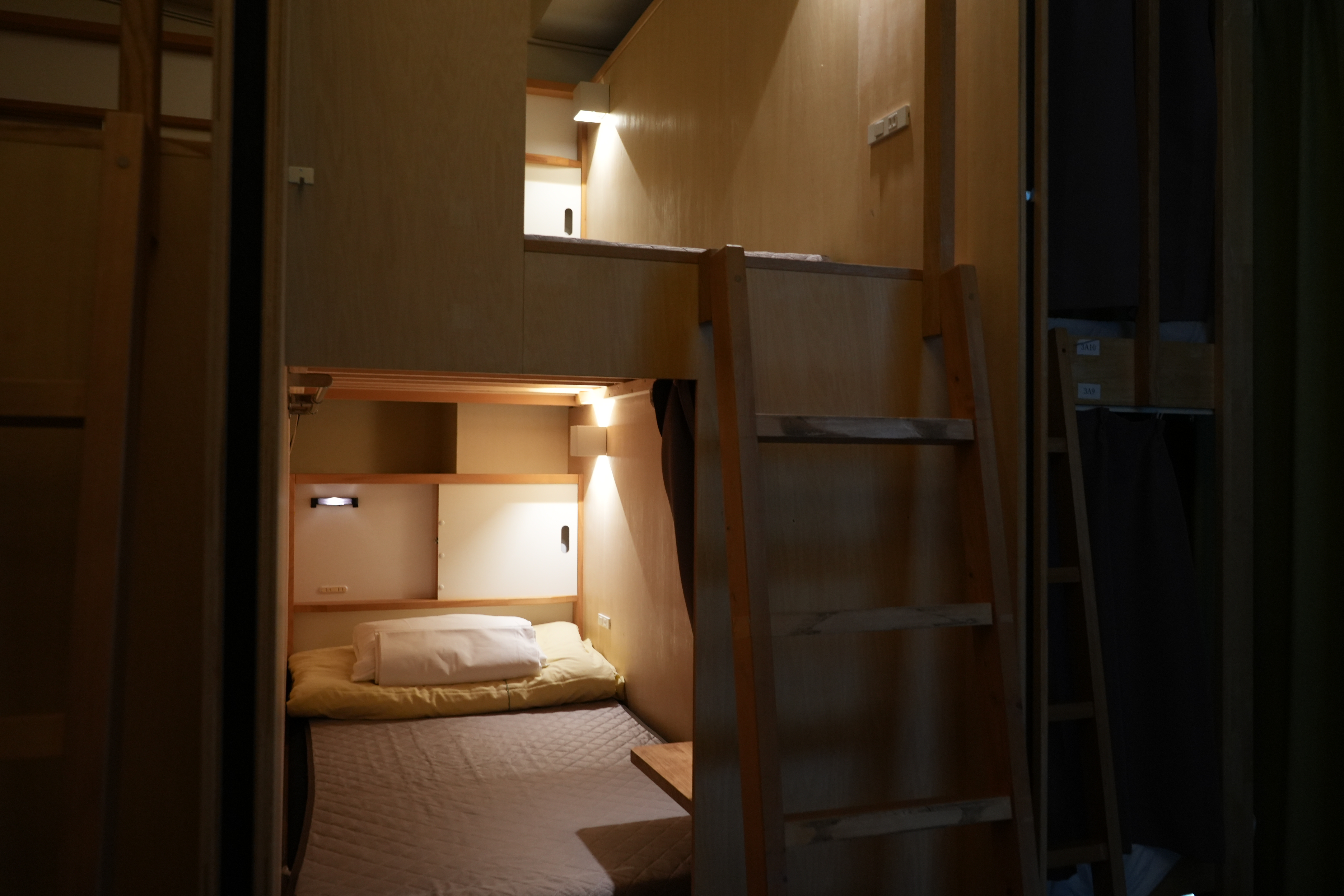 男女ドミトリーのベッド