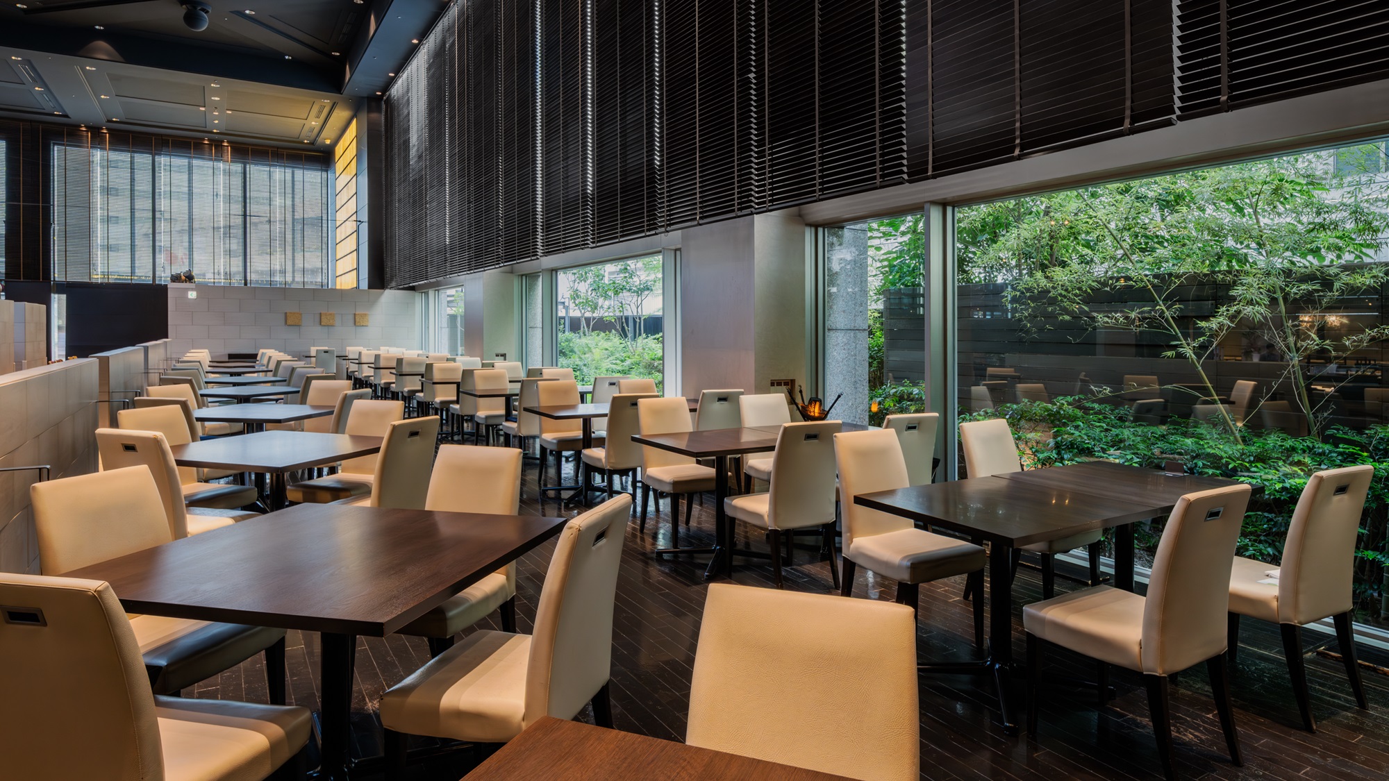 LUXE DINING HAPUNA（メインタワー1Ｆ）