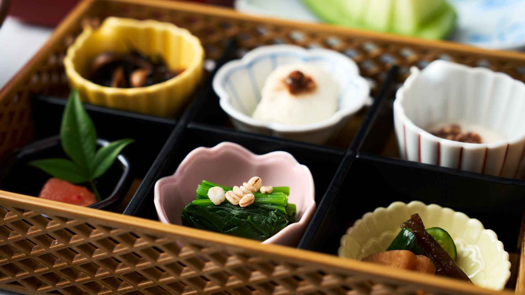 【夕食なし・朝食付】自然の恵みを活力に！十六雑穀米の土鍋ご飯×旬野菜×産みたて卵で体に優しい和朝食