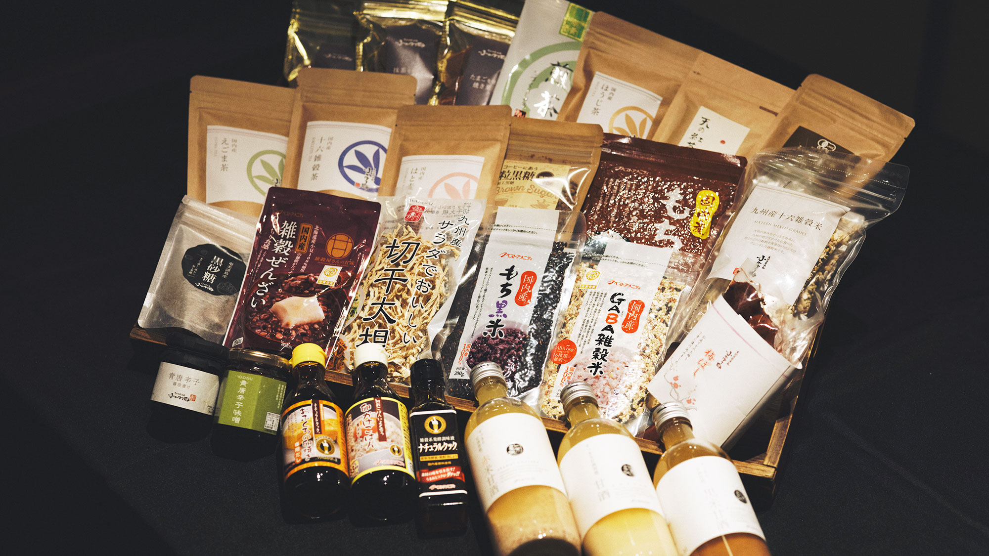 【売店】ふかほり邸で使用している雑穀や調味料、お酒などを販売しております。