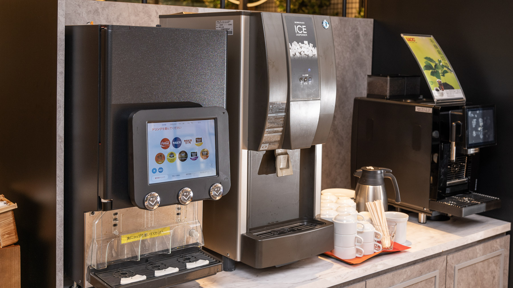 挽きたてコーヒーもある種類豊富なドリンクバー