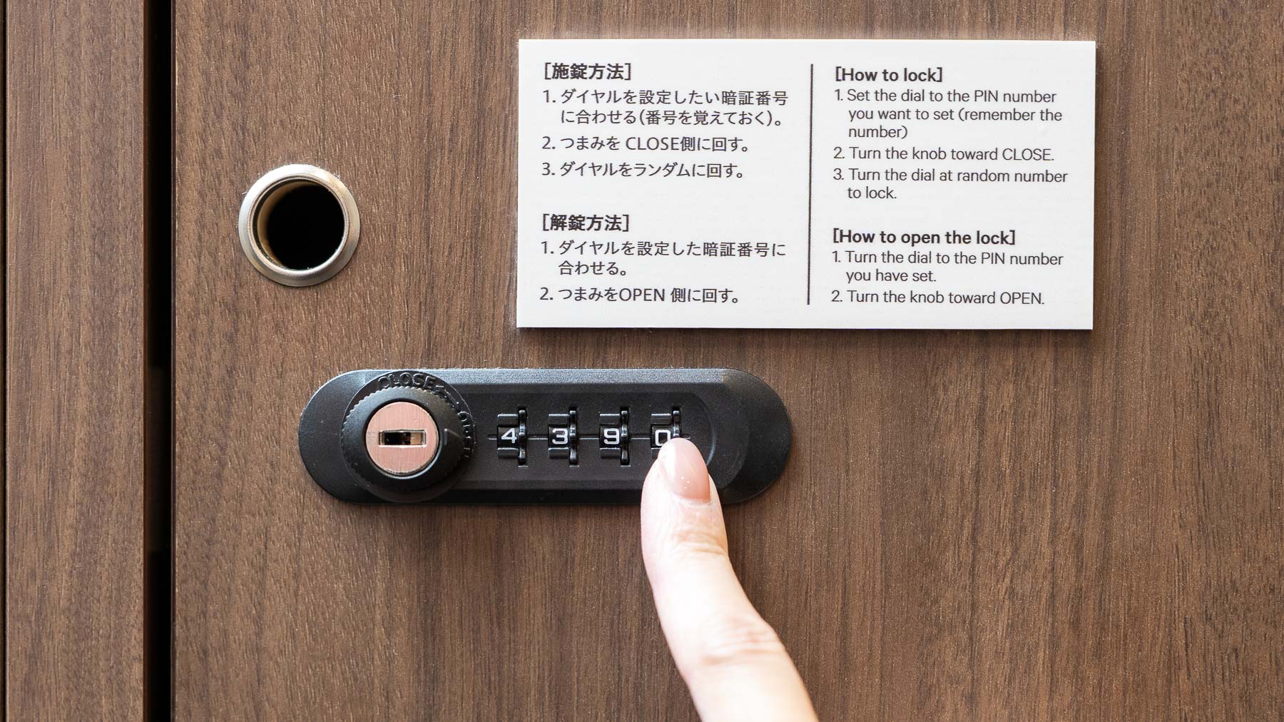 女性ロッカーは全て鍵付き仕様です