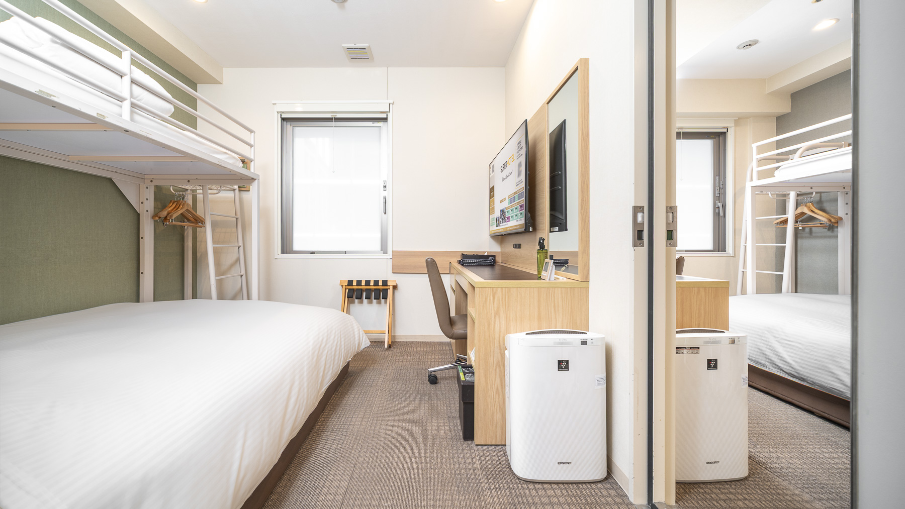 ワイドベッド＋ロフトベッド×２部屋