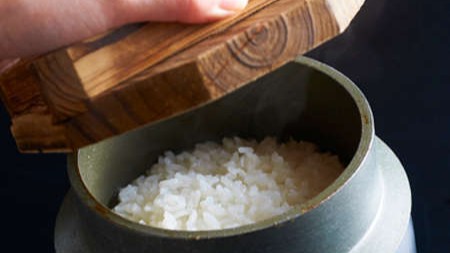 釜で炊き上げた甘い自家製あいがも米！！