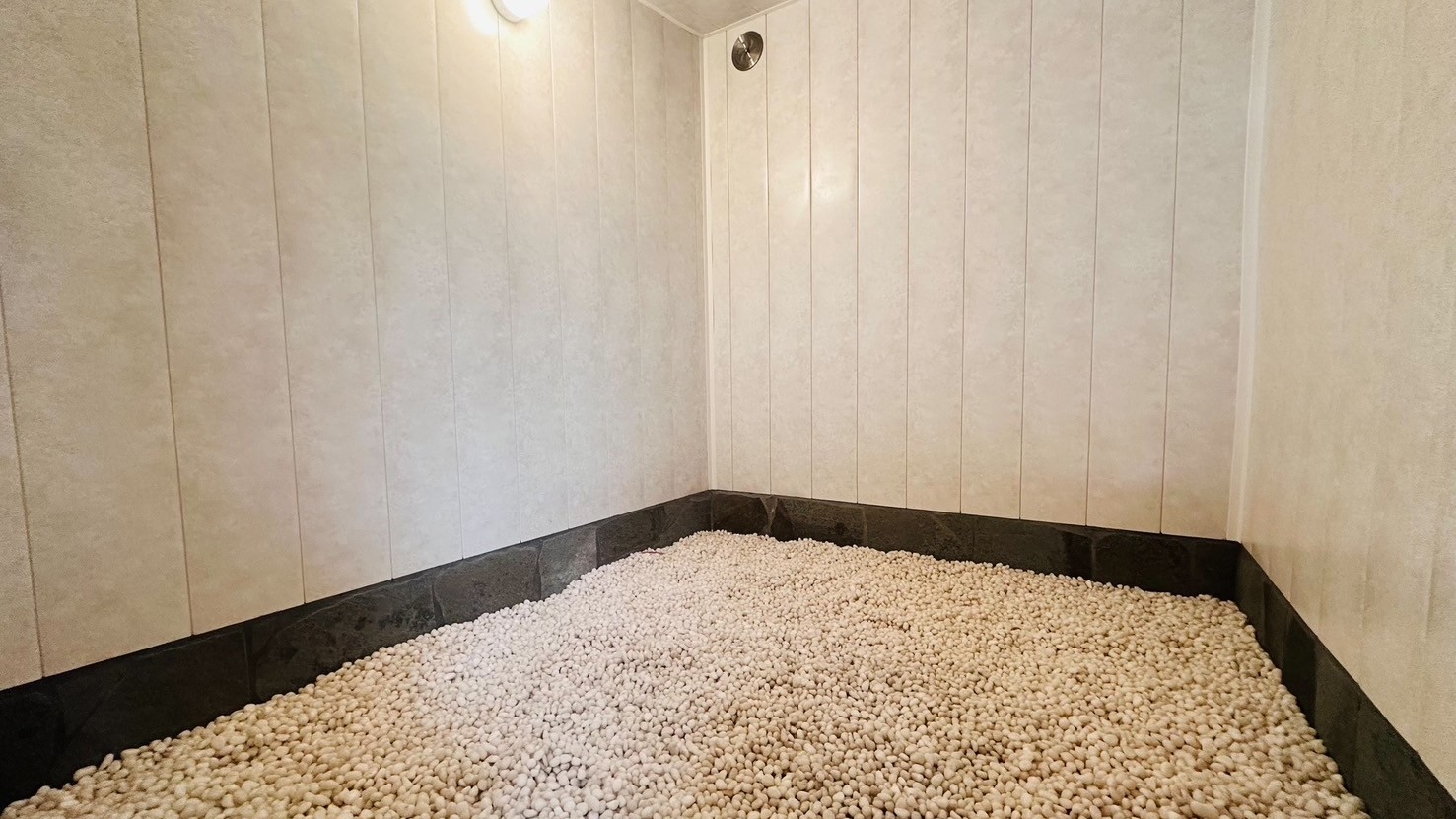 【きすみれ】-ブラックシリカ岩盤浴-