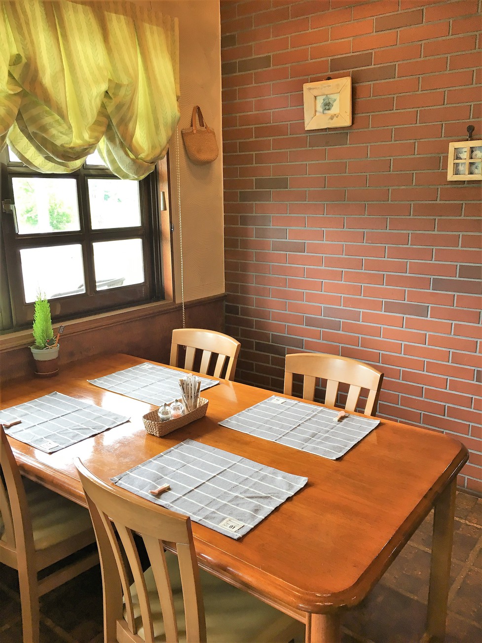 あつあつオムレツははずせない(^O^)って方のための、朝食付プラン♪添い寝のお子様用セミダブルツイン