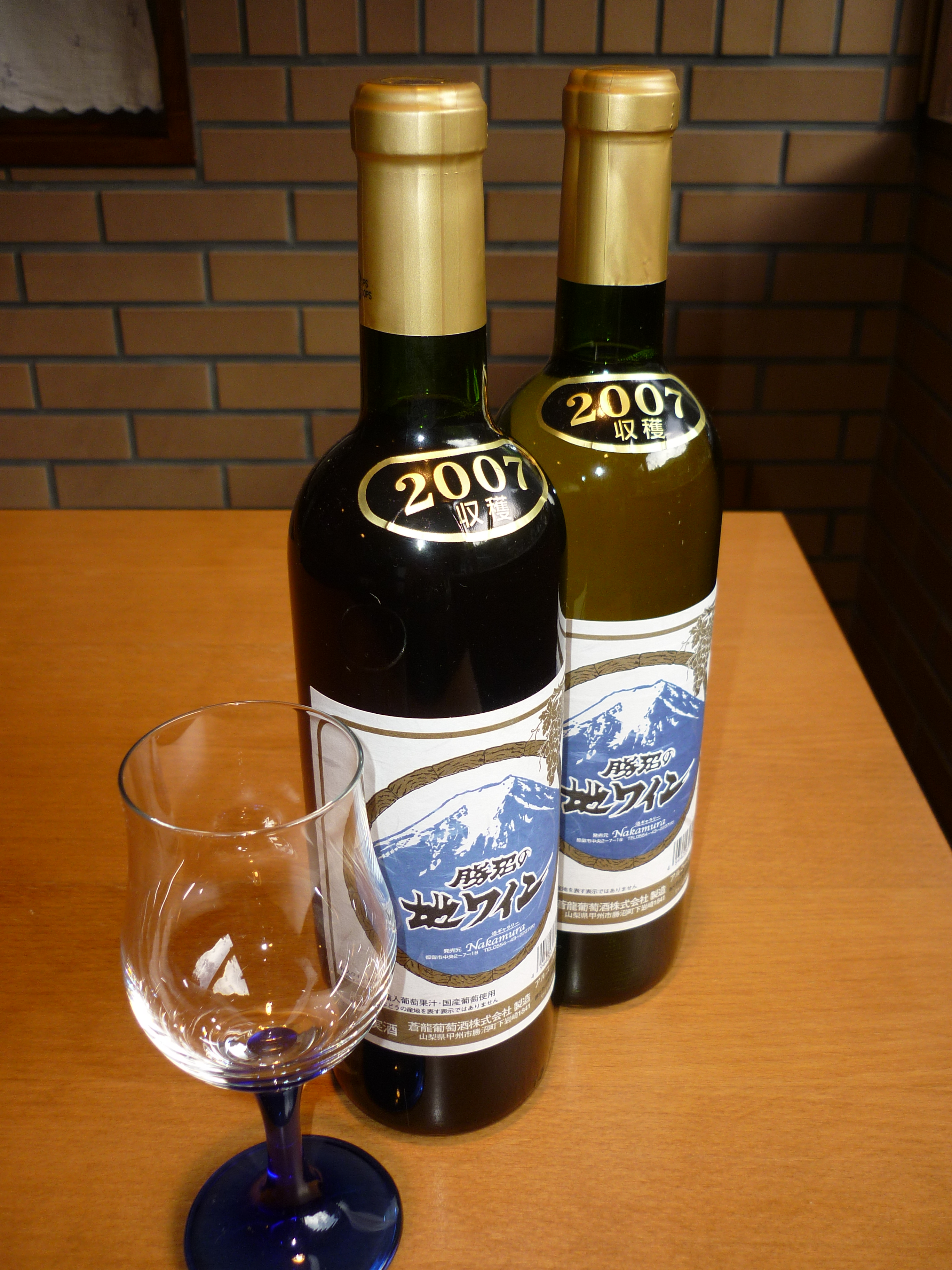 お値段手ごろな地元ワイン。とってもフルーティー。