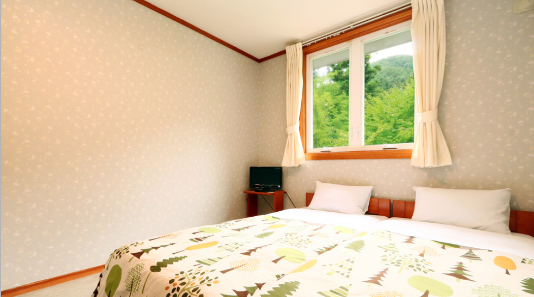 豊かな緑が眺められるお部屋でお過ごしください。