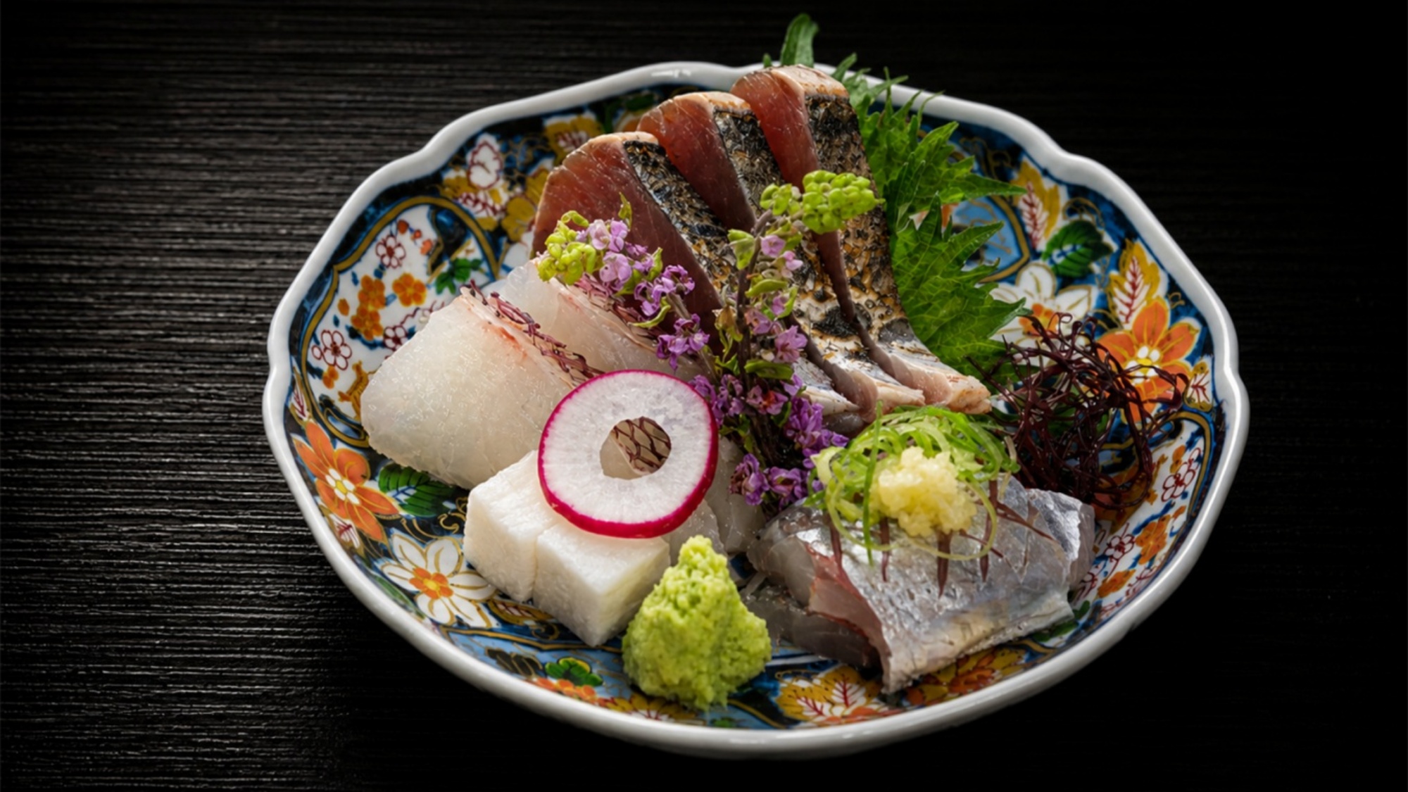 【夕食一例】贅沢・特別会席共通、旬の海の幸を盛り込んだ4種のお造里。自然本来の味をどうぞ。