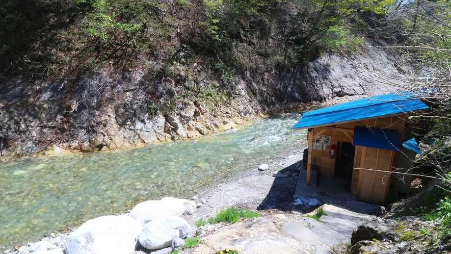 【共同浴場】西根川沿いにある素朴なお風呂です