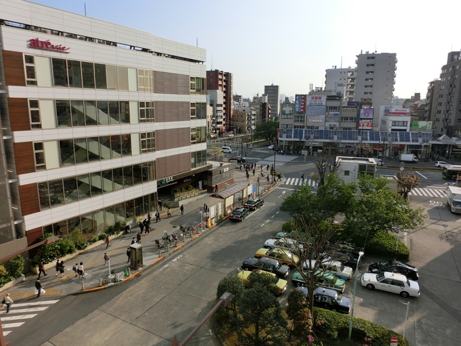 当ビルから見た巣鴨駅の風景