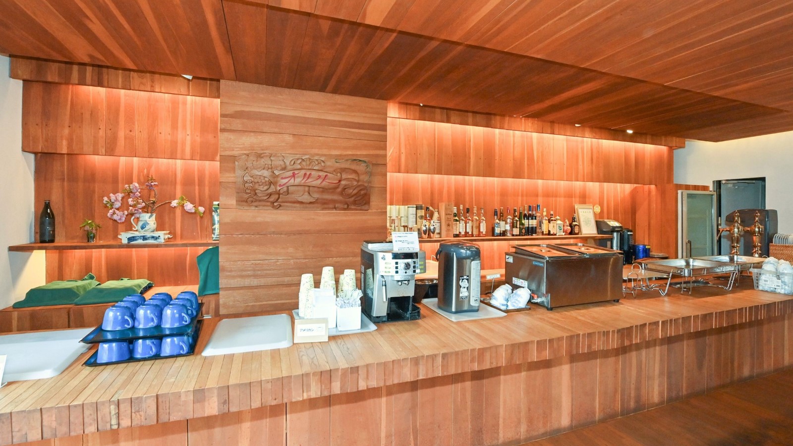 朝食バイキング：フリードリンク