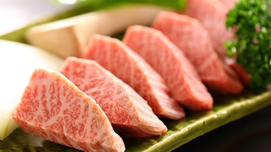 【夕食付】「甲州牛の溶岩焼き」と地元の食材を使った夕食を堪能！朝は自由に絶景を満喫