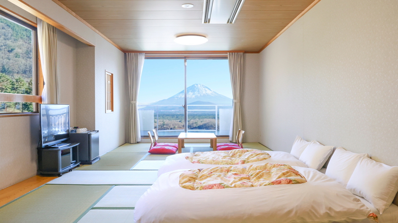 富士山と精進湖を一望！特別和洋室【A】35平米/バストイレ付