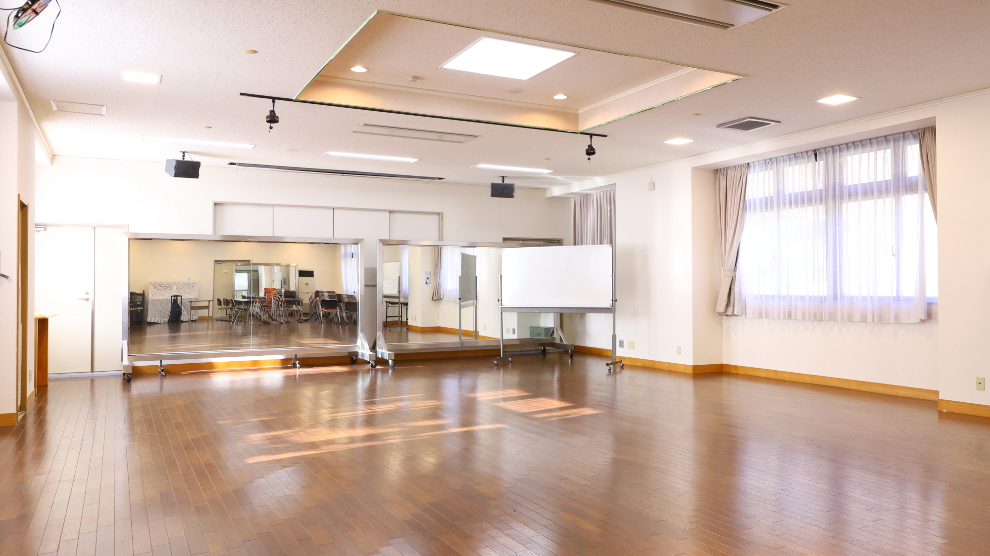 【多目的ホール】