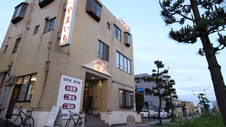 *外観／平塚駅徒歩５分＆海まで１０分！ビジネス出張や湘南観光の拠点に便利。